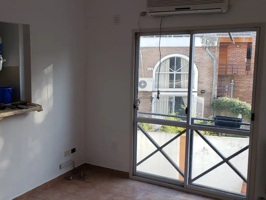 EN VENTA EN CIUDAD JARDIN DEPARTAMENTO 2 AMBIENTES CON BALCON FRANCES AL CONTRAFRENTE - FICHA 8070