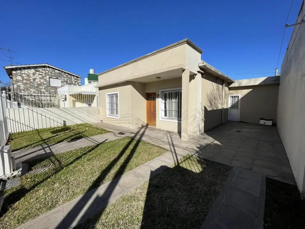 Casa - Venta - Argentina, Berazategui - 102 400