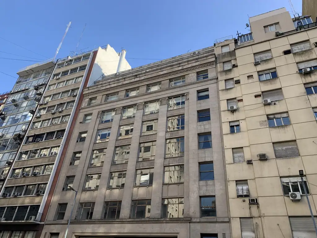 Edificio Comercial en  alquiler con local a la calle y oficinas