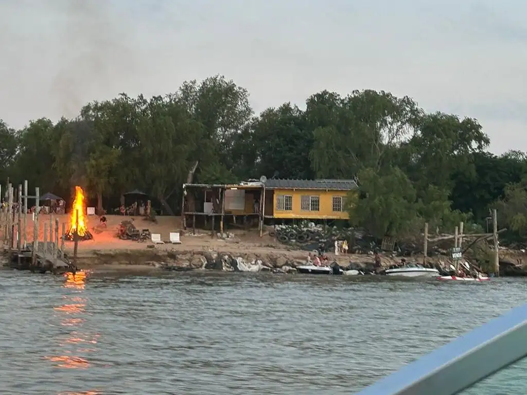 Fondo de Comercio en la ISLA FRENTE A FLORIDA PAGA