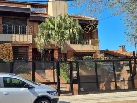 Casa Chalet en venta 6 amb con patio y pileta Olivos Golf