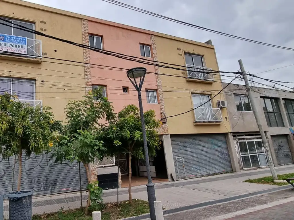 EN VENTA EN EL PALOMAR LOCAL A ESTRENAR AL LADO DEL HALL DE ENTRADA MIRANDO DE FRENTE - FICHA 9071