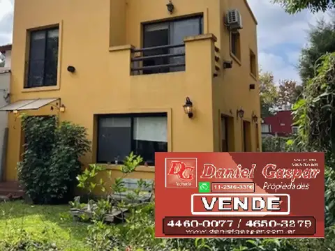 VENTA - ESPECTACULAR CASA 4 AMBIENTES