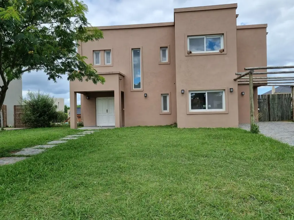 Casa en venta a estrenar con pileta, Barrio San Matias, Area 4, Lote interno