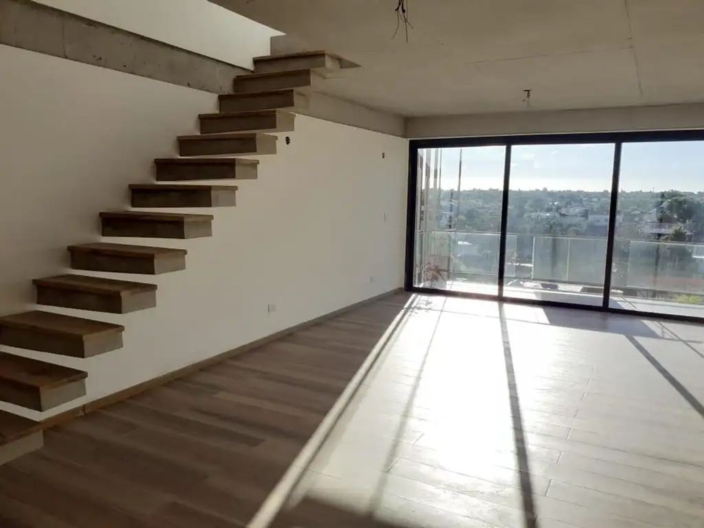 Venta  piso de 3 amb c/ cochera y terraza, en Castelar Norte