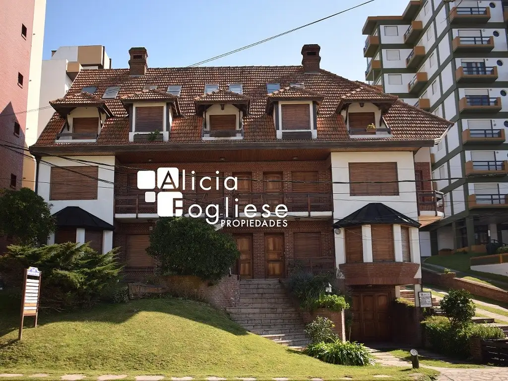 Departamento tipo duplex de 4 ambientes en Zona Centro con Cochera