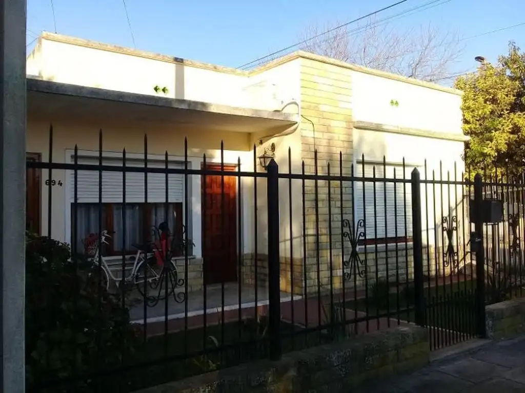 Casa - Venta - Argentina, Lobos - Sarmiento 600