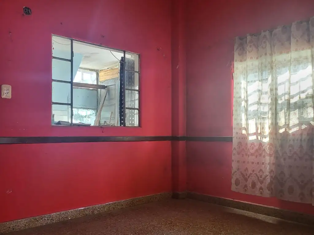 VENTA CASA DE 3 AMB  EN LOMA HERMOSA A REFACCIONAR