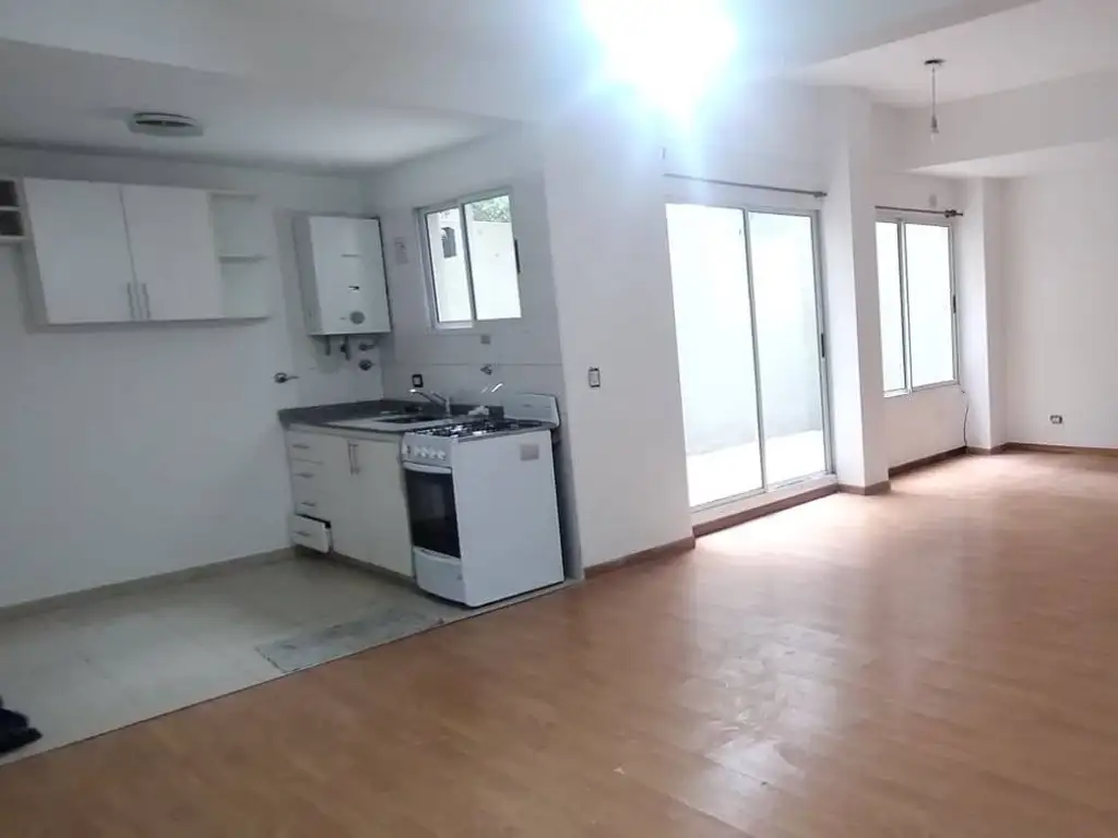 Departamento Monoambiente con patio en Planta Baja- Ladines al 2500