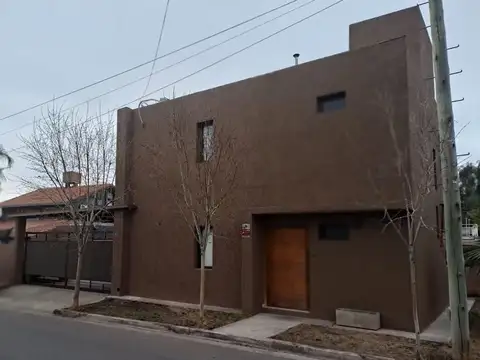 VENTA CASA ESQUINA B° PARAISO 1- MAIPU