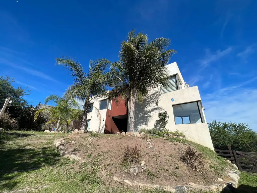 VENTA CASA EN B° MOLINO DE VIENTO MENDIOLAZA