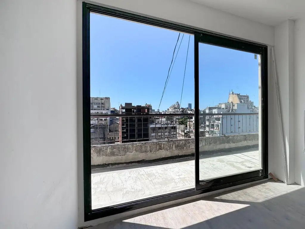 Venta monoambiente con balcón terraza Monserrat