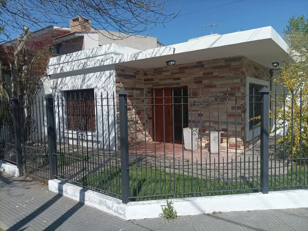 Venta Casa 4 ambientes - Berazategui