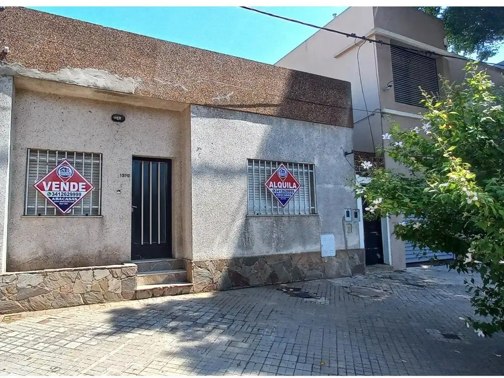 CASA EN VENTA DE 2 DORMITORIOS, ESPACIOS AMPLIOS!