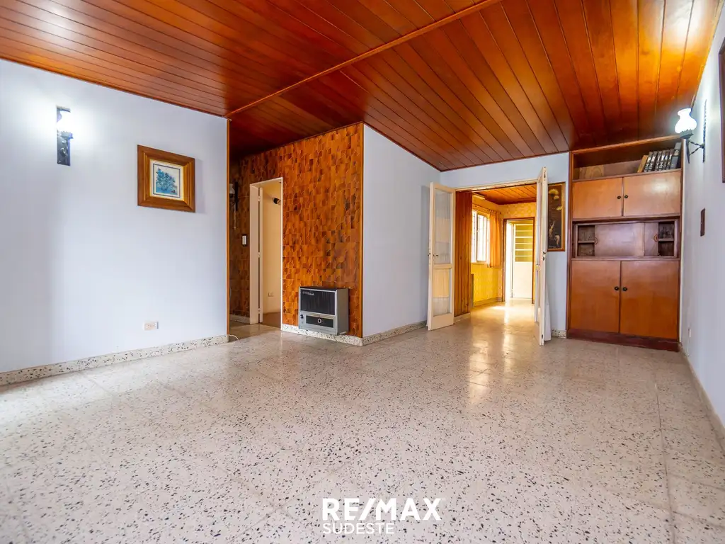 VENTA CASA MAS LOCAL CON COCHERA