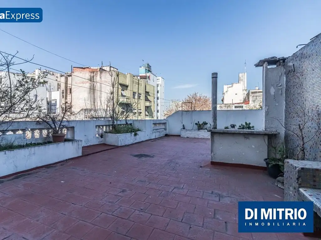 ¡5 ambientes amplios con terraza propia de 100m2 a reciclar! Visitalo Express HOY mismo!