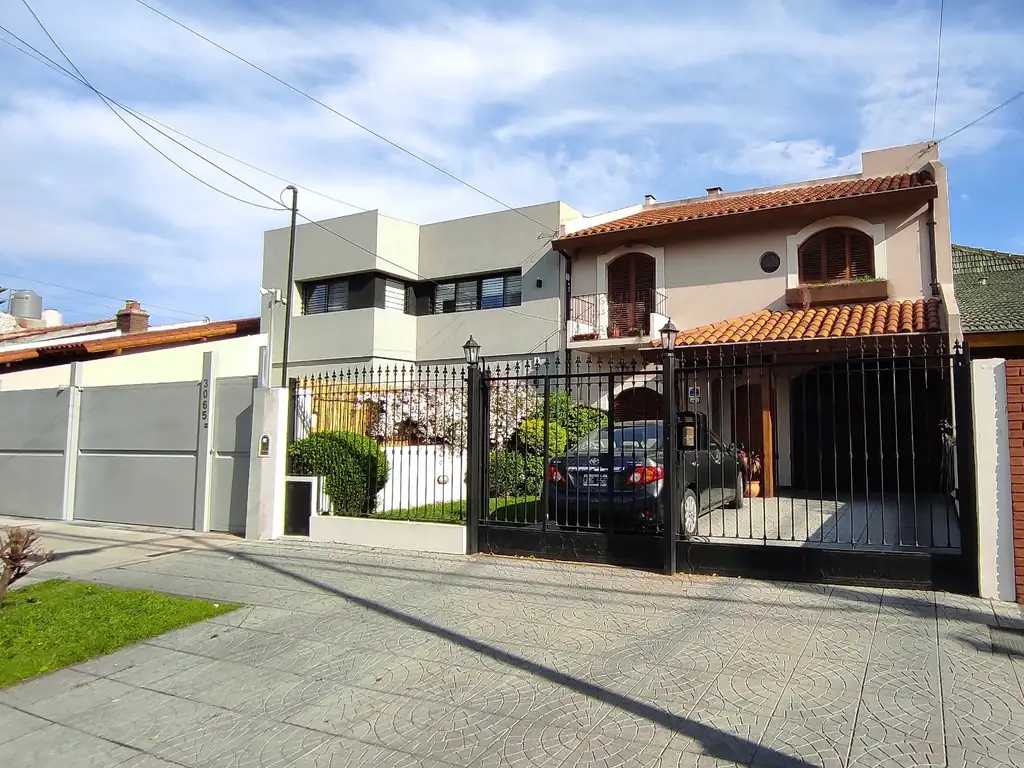 Excelente chalet 6 ambientes. Lote 8.66 x47. Jardín con pileta y quincho