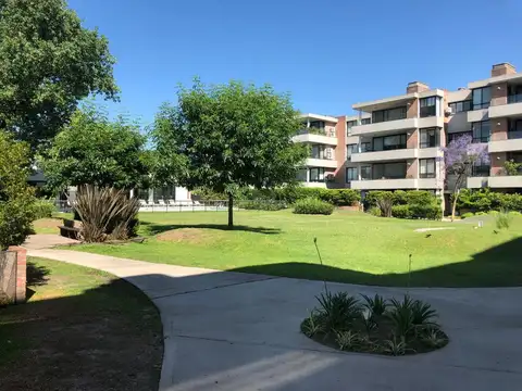 Departamento de 2 ambientes con cocheras en venta en Martinez