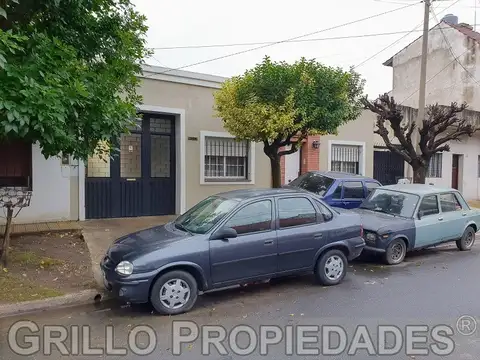 Cotagaita 2850. Lote propio con dos unidades de vivienda, galpón y patio.