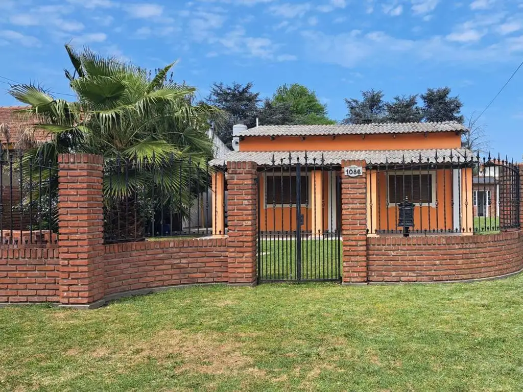 VENTA CASA 4 AMB LAGUNA MONTE PILETA PERMUTA