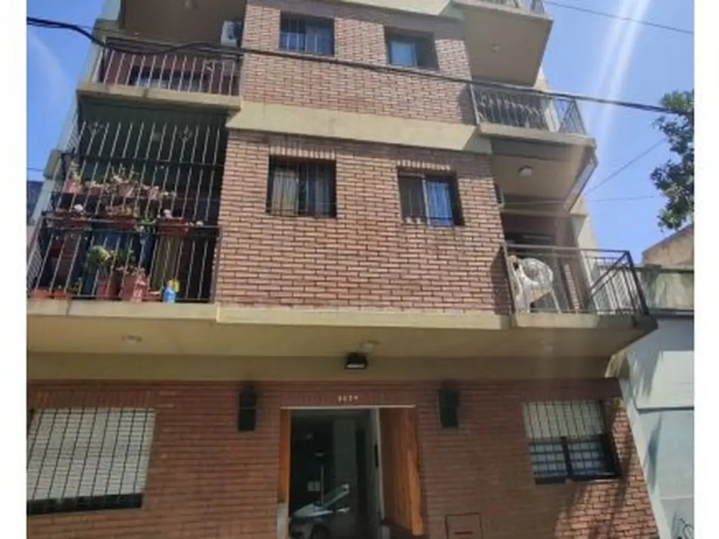 Departamento 2 amb c/ balcón en Santos Lugares