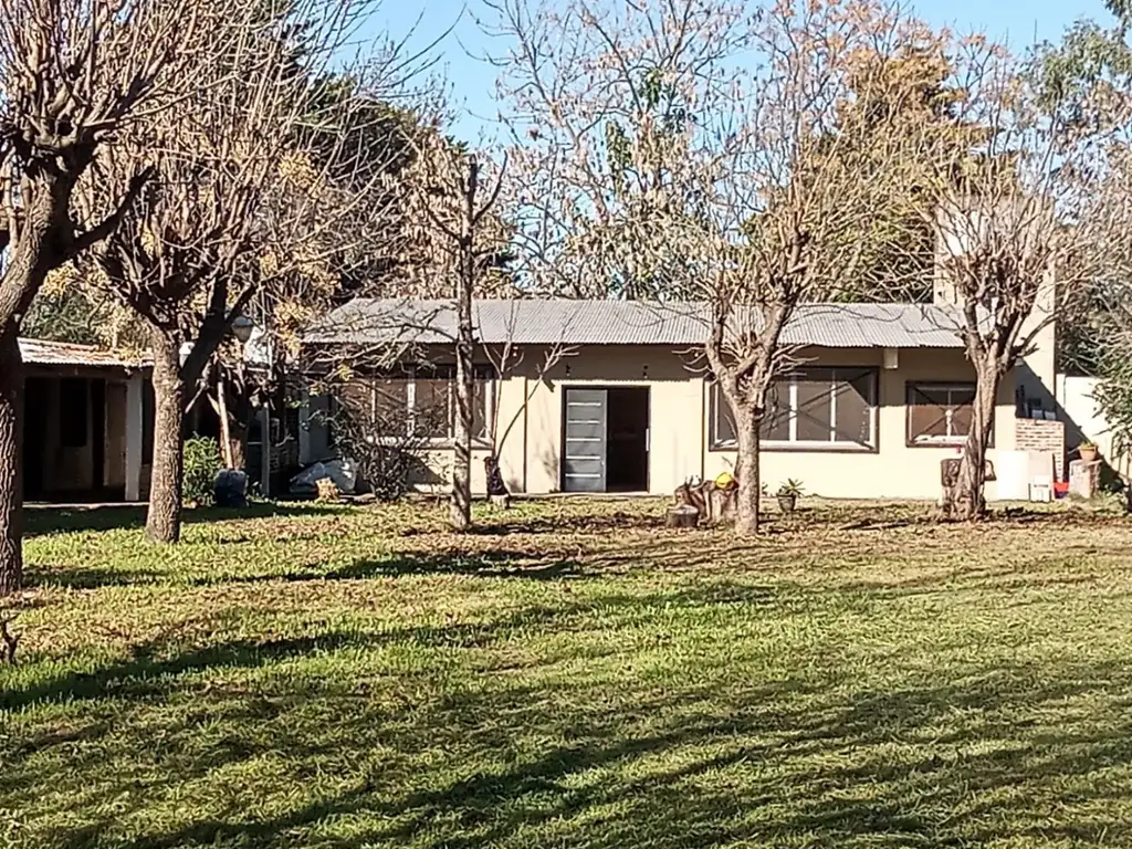 Casa En Amplio Lote El Pato, Berazategui