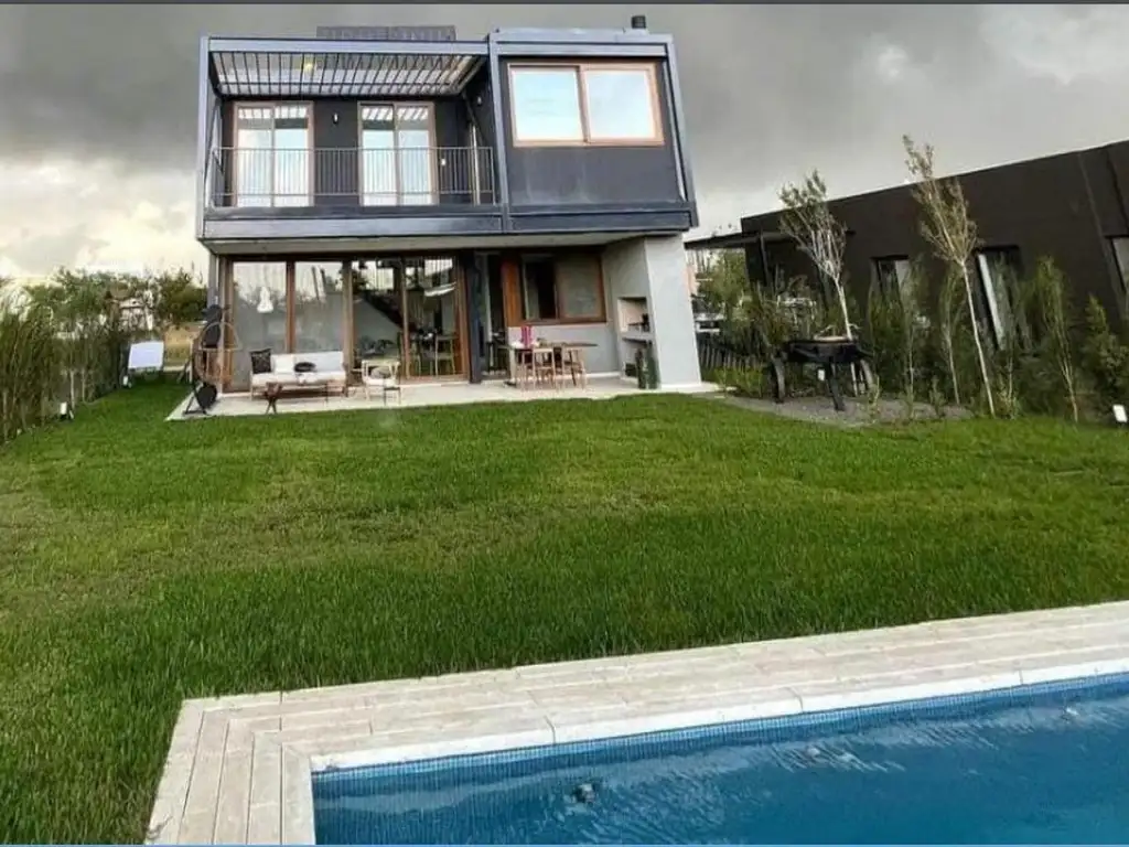 CASA EN VENTA ARAUCARIAS!