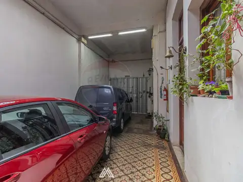 Venta casa y deposito en La Comercial