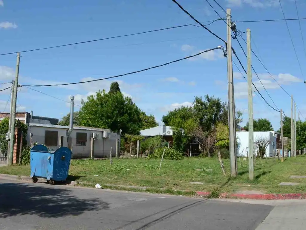 CASA CON GRAN TERRENO PARA INVERSION EN AVENIDA