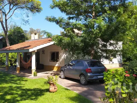 VENTA | Bonita CASA Estilo Campo c/Hermoso Jardin | Barrio Residencial La Bota