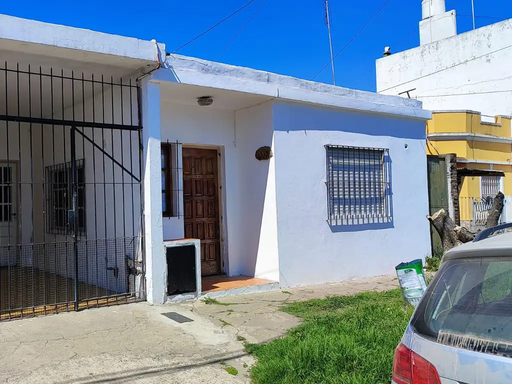 Venta de Casa c/cesión de derecho 3 amb. en J. L. Suarez Gral. San Martin OPORTUNIDAD