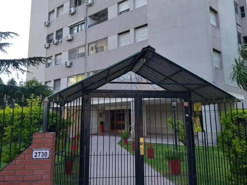 Departamento 4 ambientes con balcon y lavadero en Villa Celi