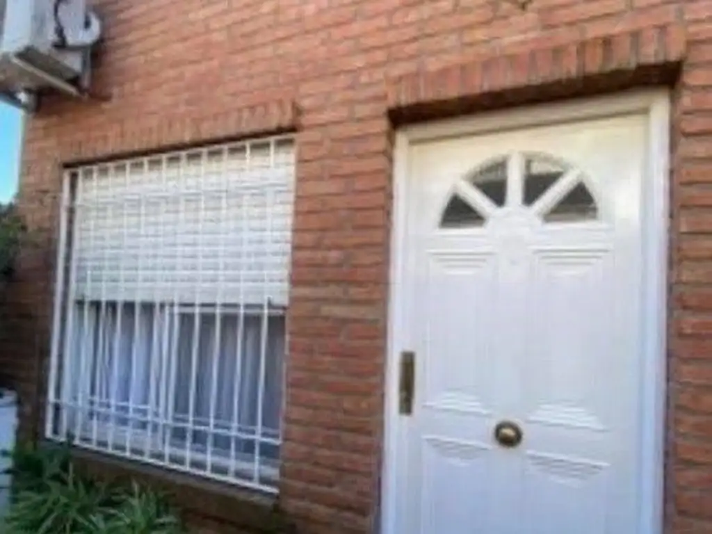 DUPLEX DE 3 AMBIENTES EN VENTA - MORON CENTRO