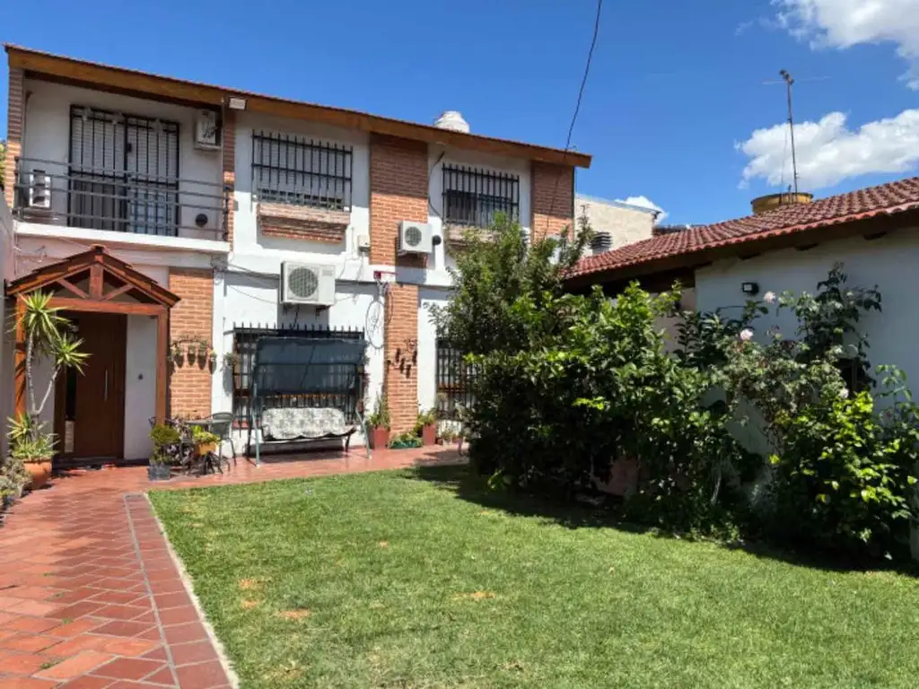 CASA 5 AMB EN VENTA EN VILLA TESEI CON COCHERA