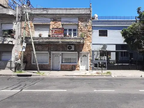 ESTUPENDO PH EN 1º PISO SOBRE GRAL. PAZ C/TERRAZA Y BALCON