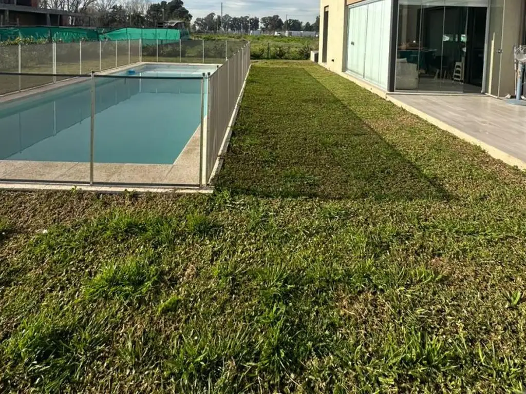 ALQUILER TEMPORARIO CASA  LA MAGDALENA CANNING BARRIO GREEN