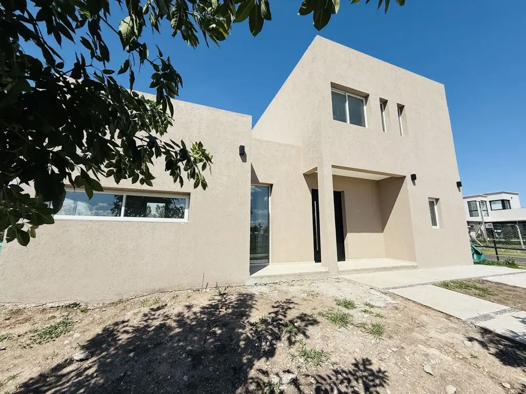 CASA EN VENTA EN SANTA LUCIA - PILAR