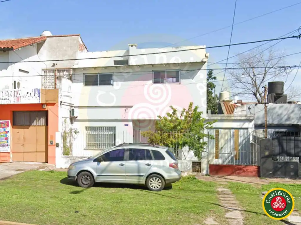 Venta - Casa en 2 Plantas - 2 Dormitorios - Apta Credito - Permuta