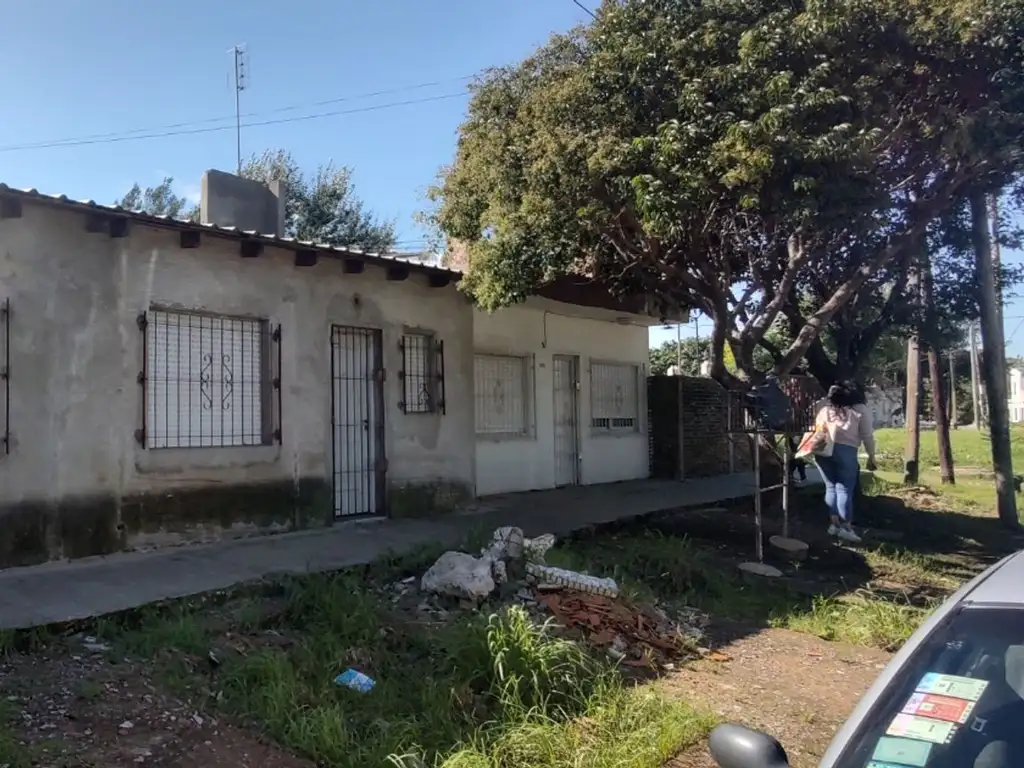 VENTA 2 CASAS LOTE PROPIO EZPELETA GARAGE F/LIBRE