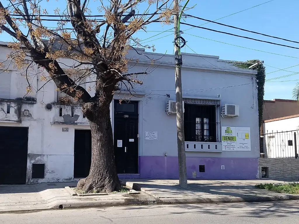 Casa a renovar o demoler.  Ideal Inversor - excelente ubicación