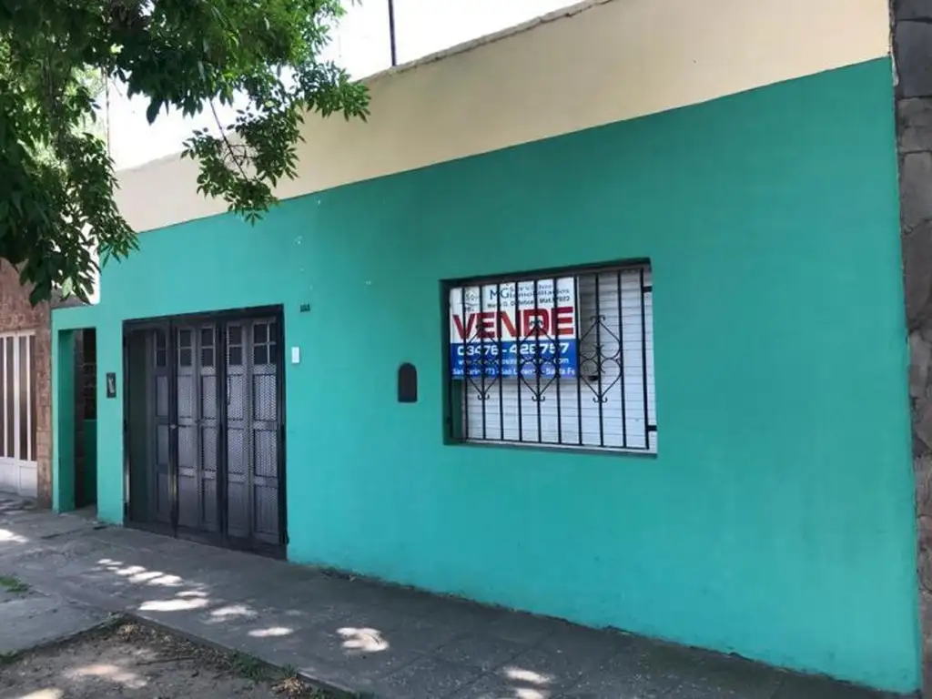 Venta 3 dormitorios Puerto Gral. San Martín CENTRO.