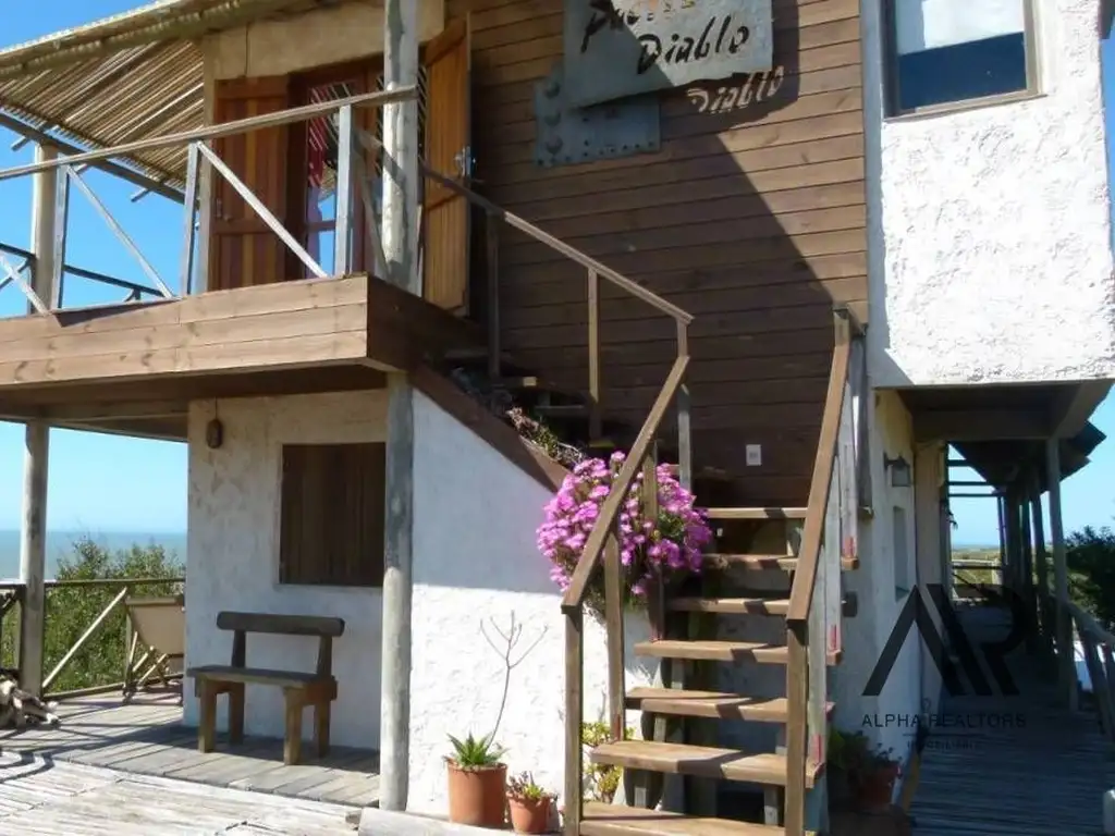 Venta De Complejo De Cabañas En Punta Del Diablo frente al mar funcionando