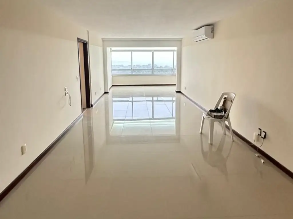 Vende espectacular apartamento en Roosevelt Punta del Este, de 3 dormitorios.