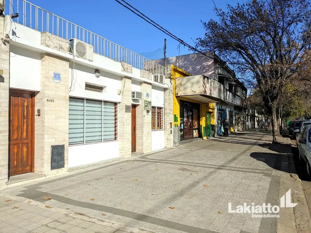 Casa 3 dormitorios c/2 cocheras en venta - Montevideo 5400 - Belgrano