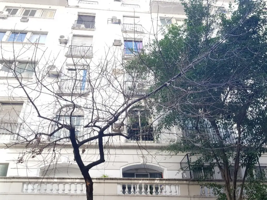 Juncal 1600 Piso 5 Al frente 2 ambie 40 m2 Balcón francés Dormitorio en suite Apto profes Vigilancia