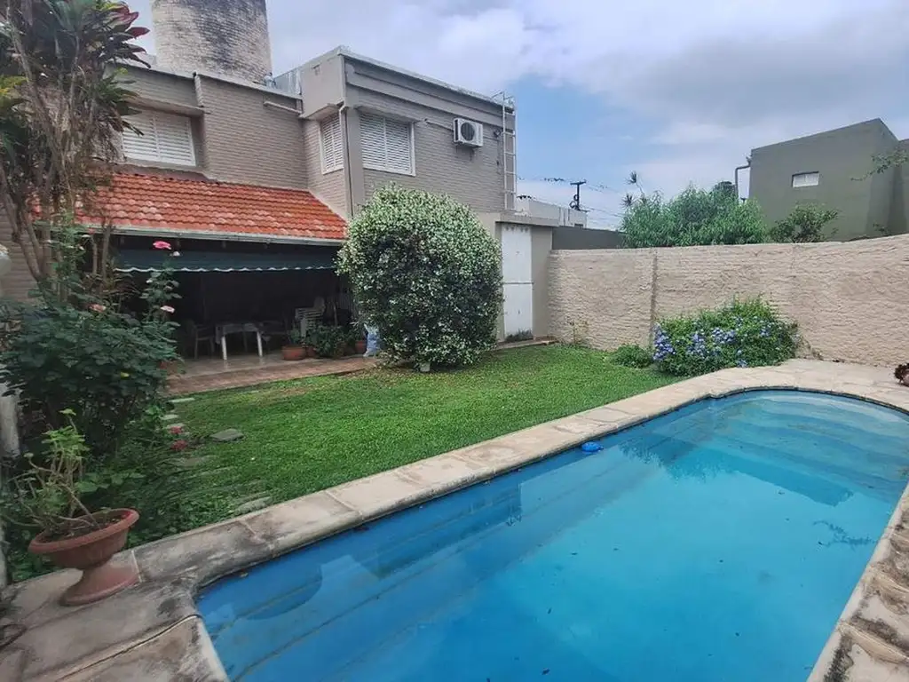 VENTA CASA 5 DORMITORIOS CON COCHERA Y PILETA