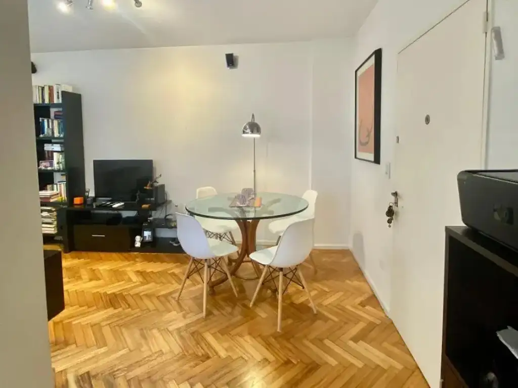 Excelente Departamento de dos ambientes a la Venta. Apto. Profesional