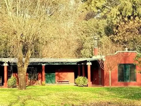 Benquerencia Barrio Cerrado de Chacras 318 con Casa 4 dormitorios. Frondosa arboleda.