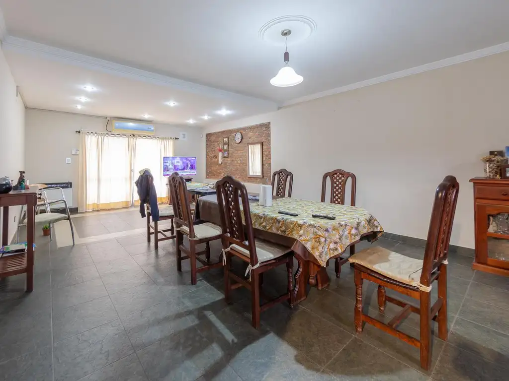 CASA EN VENTA DE 2 DORMITORIOS EN BARRIO LAS DELICIAS