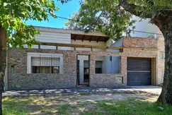 Casa en venta - 3 dormitorios 3 baños - cochera - 300mts2 - Tolosa, La Plata